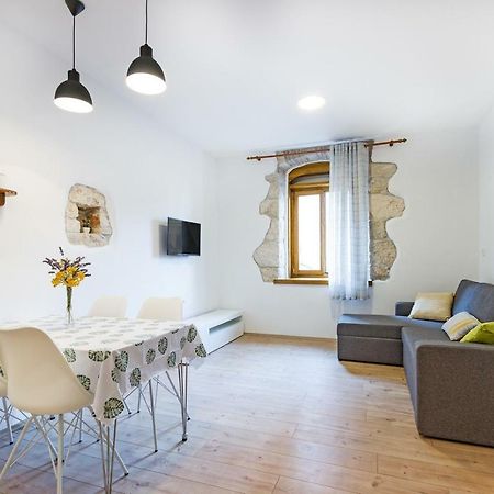 Cozy Apartment 10 Min From The Beach Pula Exterior foto