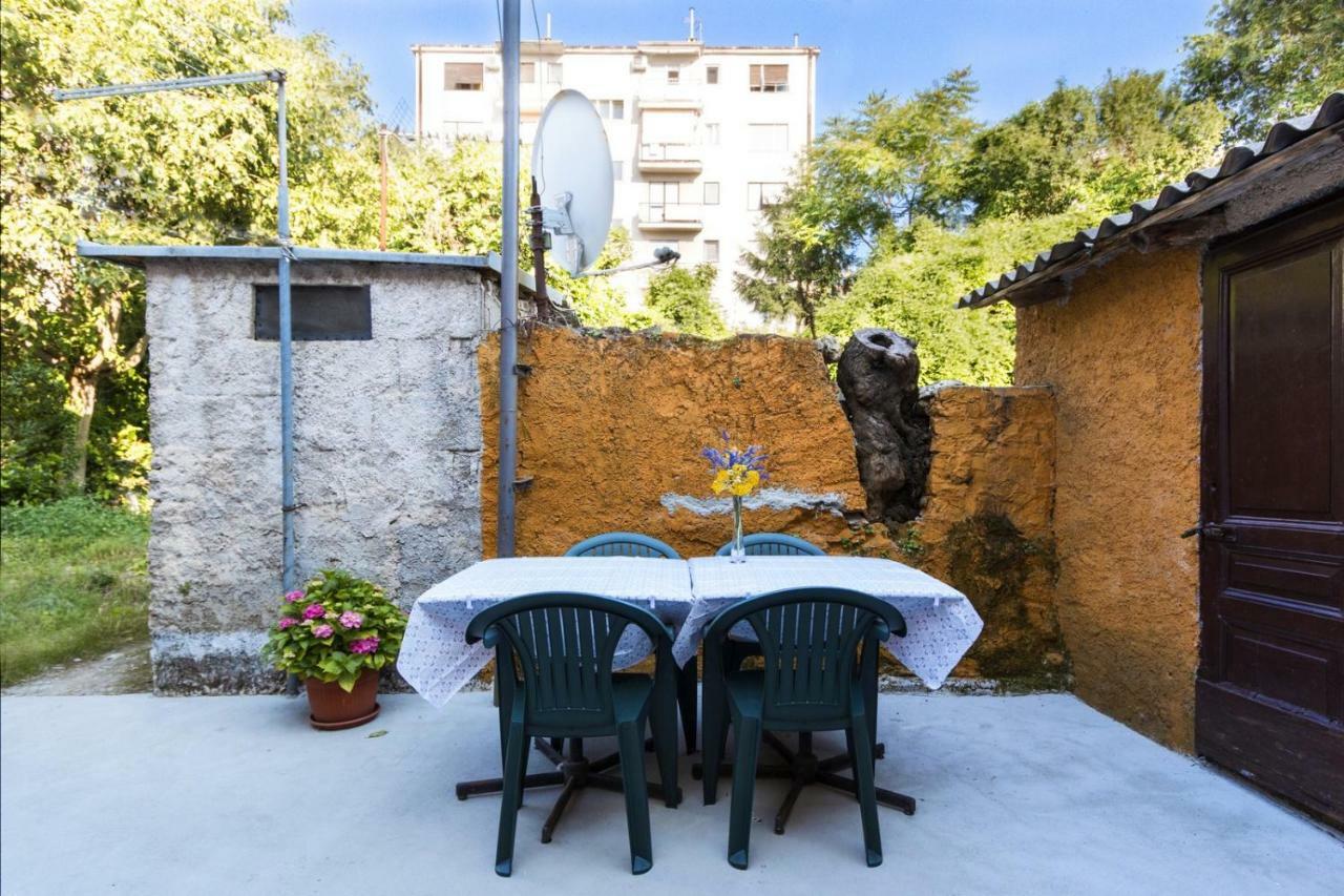 Cozy Apartment 10 Min From The Beach Pula Exterior foto
